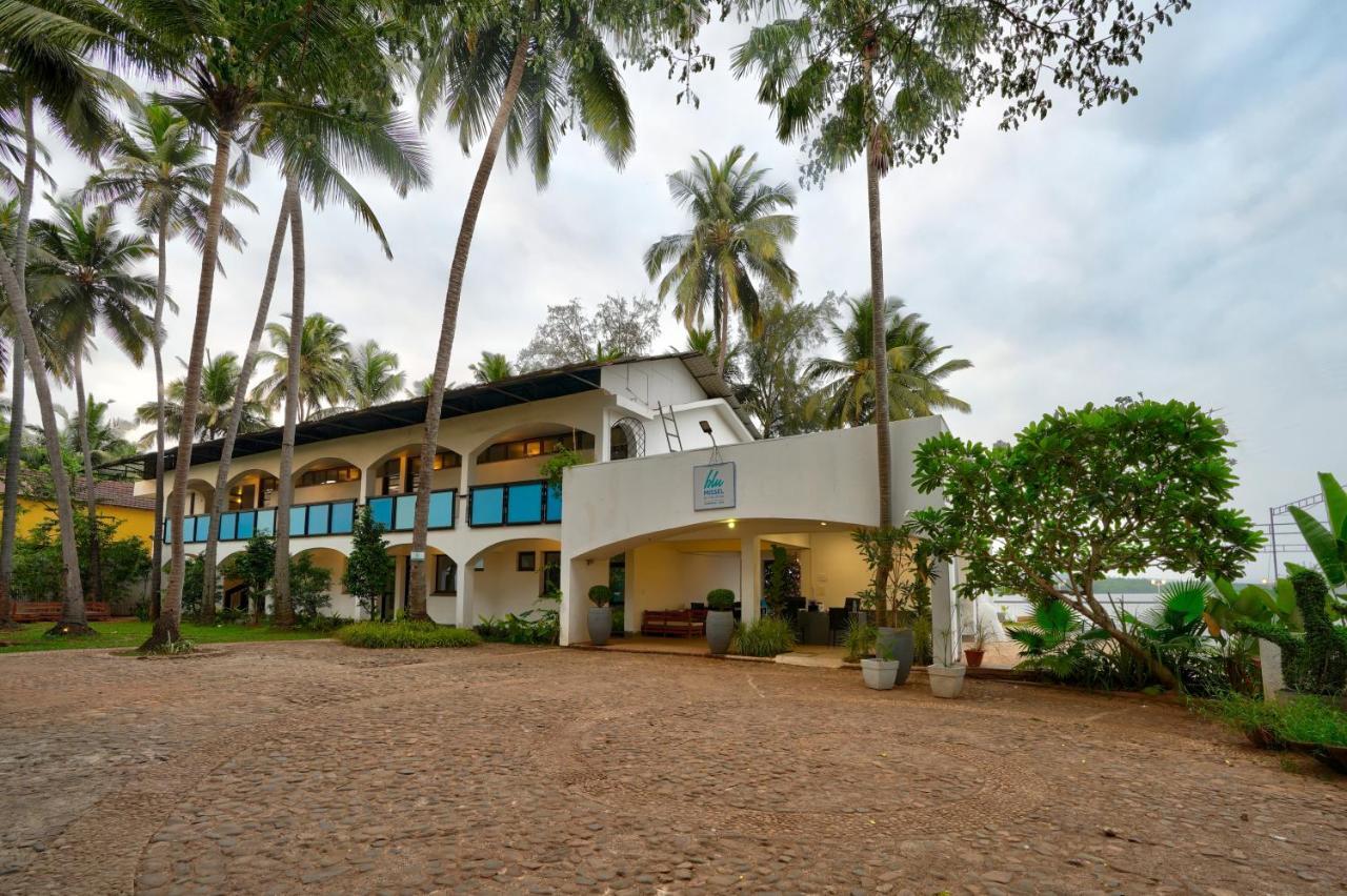 Blu Missel By The River Hotel Ribandar Exterior foto