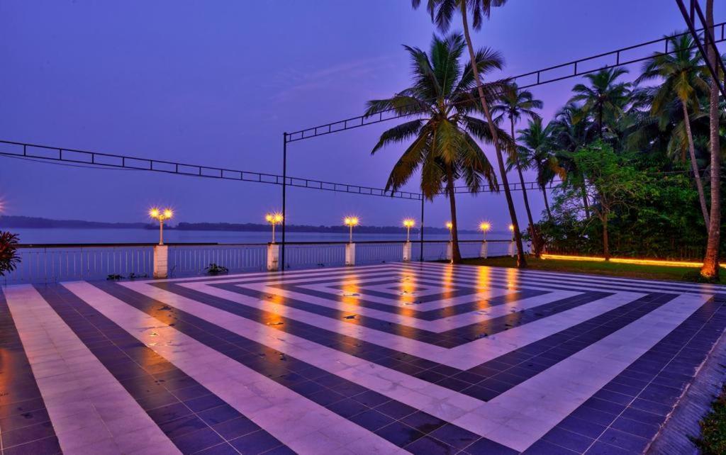 Blu Missel By The River Hotel Ribandar Exterior foto